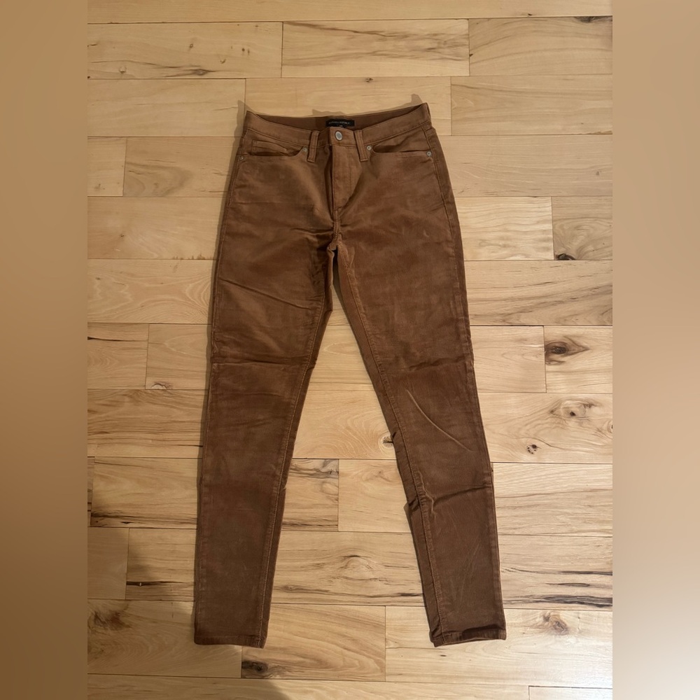 Banana Republic corduroy pants. Excellent condition.